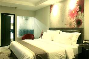 Travellers Hotel Phinisi