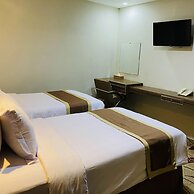 Travellers Hotel Phinisi