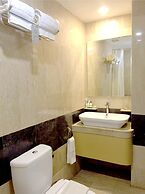 Travellers Hotel Phinisi