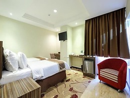 Travellers Hotel Phinisi