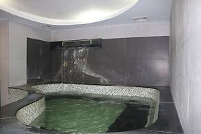 Avenue 64 Hotel