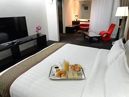 Avenue 64 Hotel