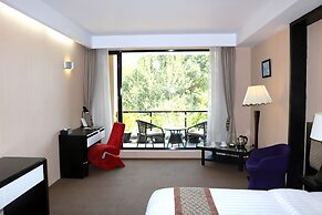 Avenue 64 Hotel