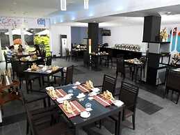 Avenue 64 Hotel