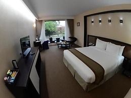 Avenue 64 Hotel