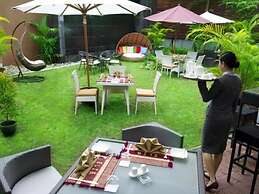 Avenue 64 Hotel