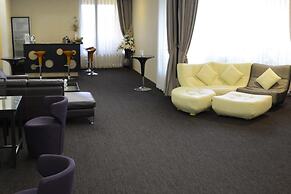 Avenue 64 Hotel