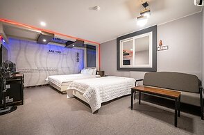 V Hotel