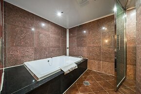 V Hotel