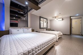 V Hotel