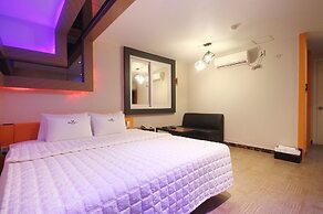 V Hotel