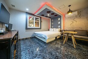 V Hotel