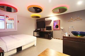 V Hotel