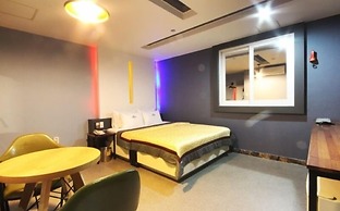 V Hotel