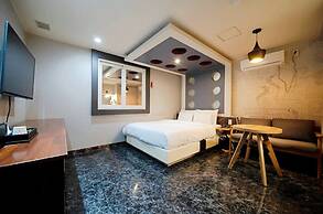 V Hotel