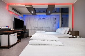V Hotel