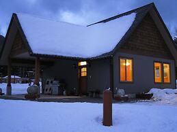 Mountain Town Properties Aladar's Guest Cabin