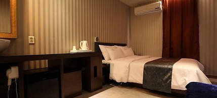 Line Plus Hotel