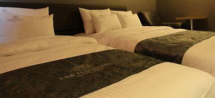 Line Plus Hotel