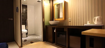 Line Plus Hotel