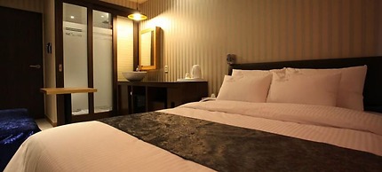 Line Plus Hotel