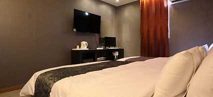 Line Plus Hotel