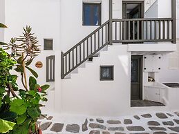 Alana Mykonos