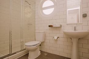 Amar Hostel, Suites & Surf Camp