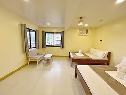 Cozy Coron Inn
