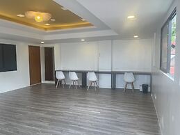 Cozy Coron Inn