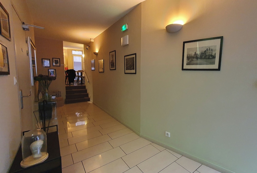 Ruthenium Hotel