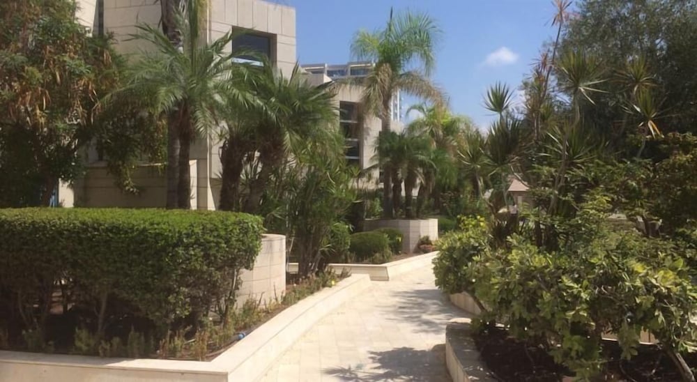 Michelle Suites
