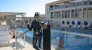 Michelle Suites