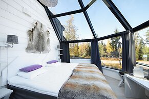 Santa's Hotel Aurora & Igloos