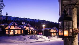 Santa's Hotel Aurora & Igloos