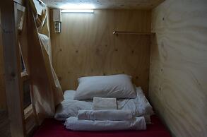The Style Capsule Guesthouse - Hostel