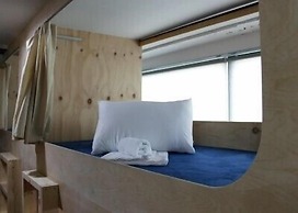 The Style Capsule Guesthouse - Hostel