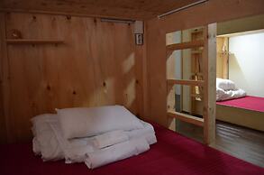 The Style Capsule Guesthouse - Hostel