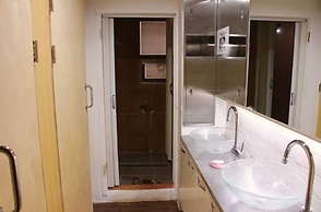 The Style Capsule Guesthouse - Hostel