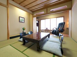 Yuraku Hotel