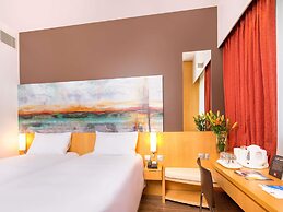 ibis One Central Hotel