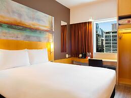 ibis One Central Hotel