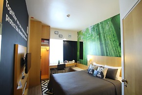 ibis One Central Hotel