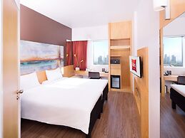 ibis One Central Hotel