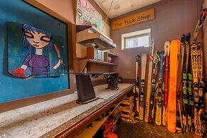 Raging Elk Adventure Lodging