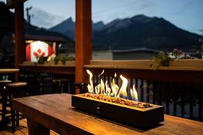 Raging Elk Adventure Lodging