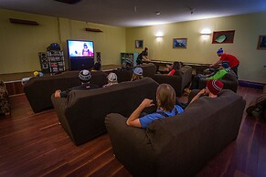Raging Elk Adventure Lodging