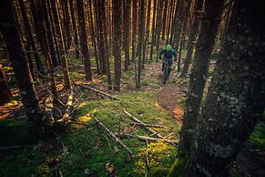 Raging Elk Adventure Lodging