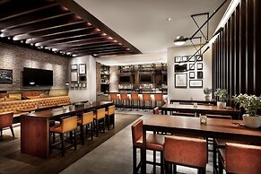 Hilton Garden Inn Dubai, Mall Avenue