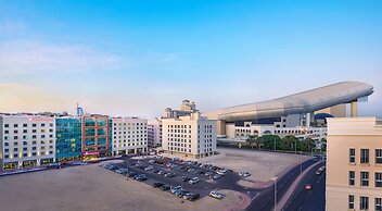 Hilton Garden Inn Dubai, Mall Avenue